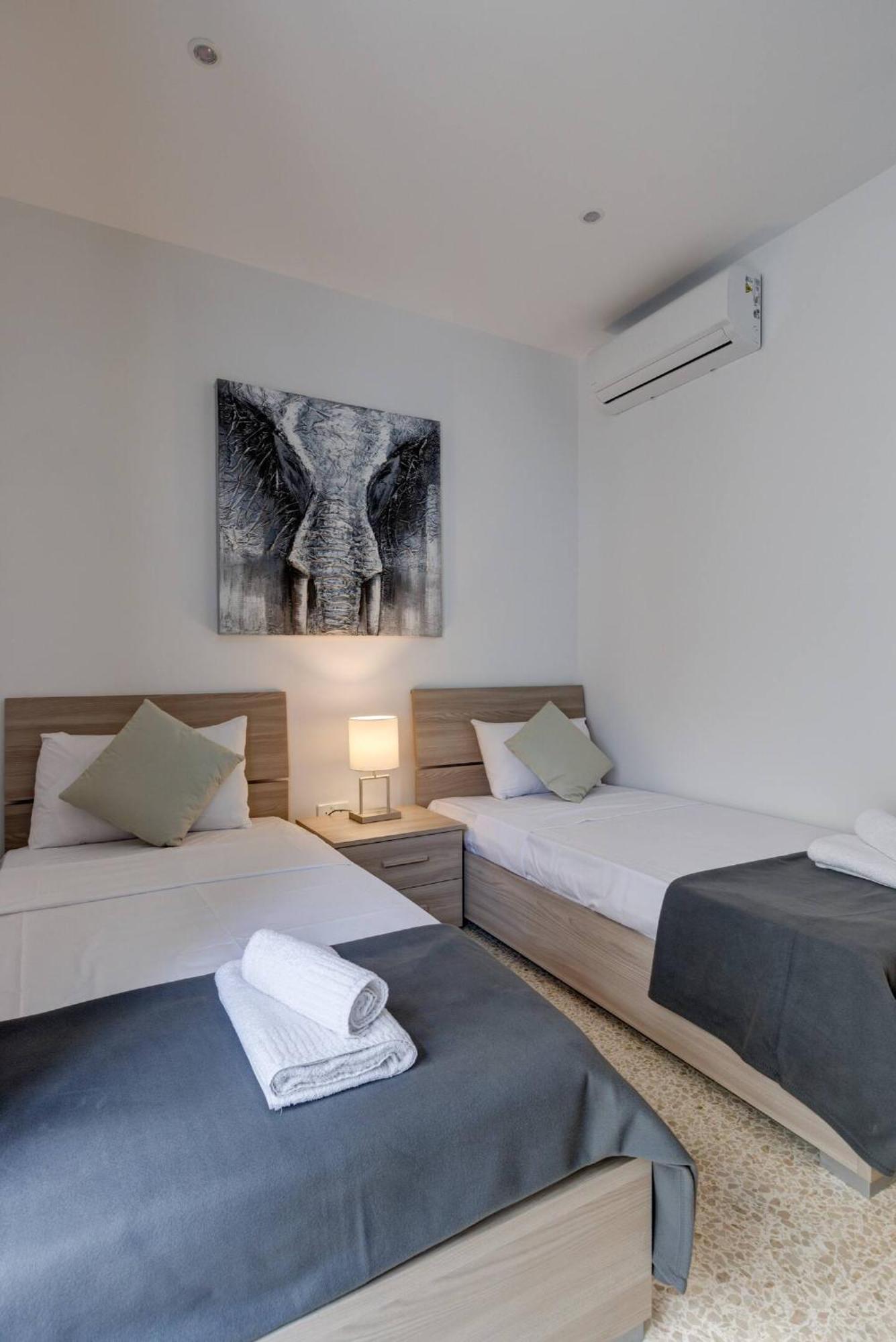 Uptown Mellieha By Homely Bagian luar foto